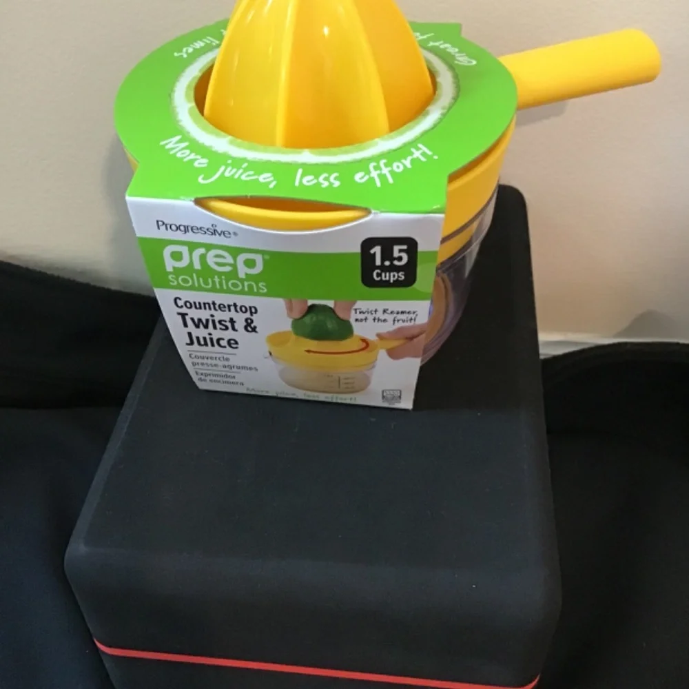 Progressive Prep Solutions Countertop Twist &‎ Juice Citrus Juicer 1.5 Cups Yell